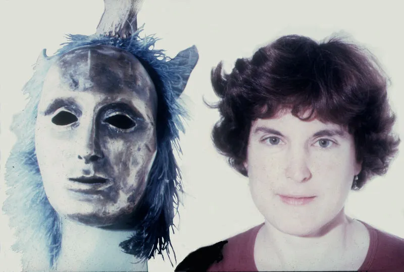Portrait d'Holley Chirot, artiste peintre, graveuse et sculptrice. Elle est souvent venue à l'atelier Pousse Caillou imprimer ses lithographies