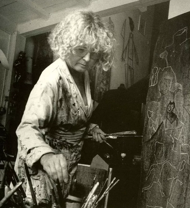 Portrait d'Eliane Larus en train de peindre dans son atelier. Crédit Photo Eunice Chao. Eliane Larus a réalisé une lithographie en grand format à l'atelier Pousse Caillou dans les années 70.